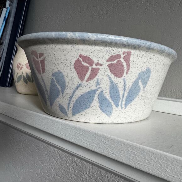 Vintage Tulip Serving Bowl | Speckled Ceramic Floral Kitchen | 1980s Farmhouse - Picture 4 of 9